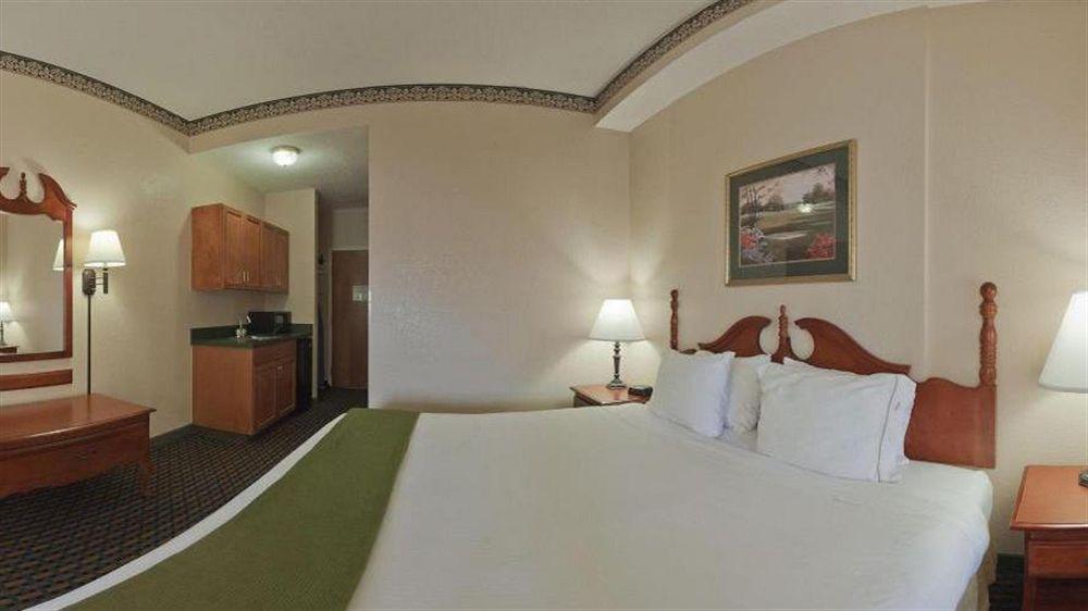 Holiday Inn Express Hotel & Suites Sanford By Ihg Bagian luar foto