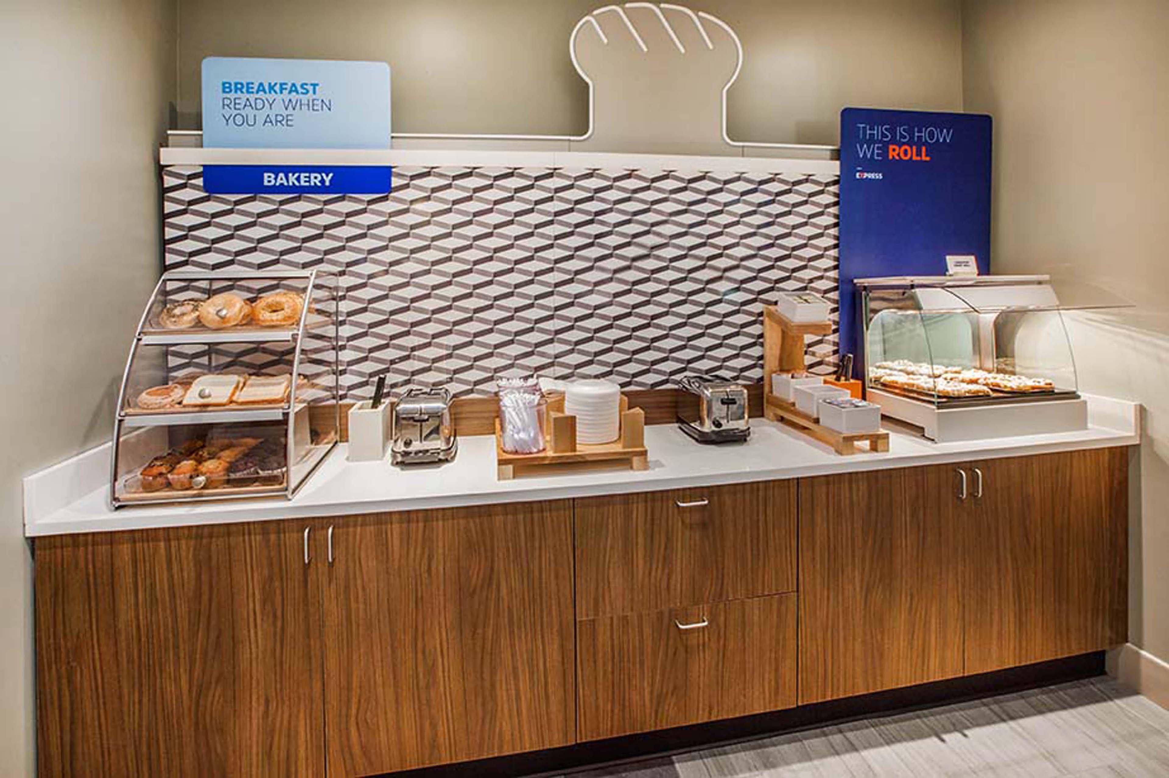 Holiday Inn Express Hotel & Suites Sanford By Ihg Bagian luar foto