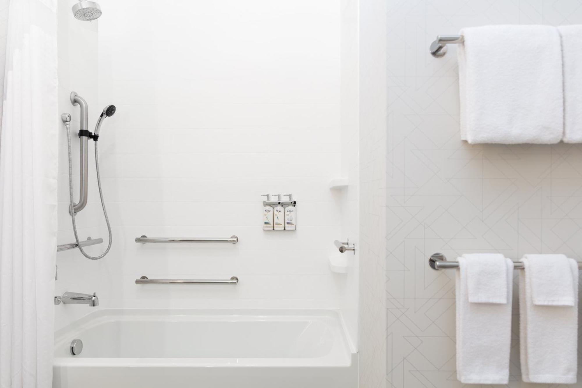 Holiday Inn Express Hotel & Suites Sanford By Ihg Bagian luar foto