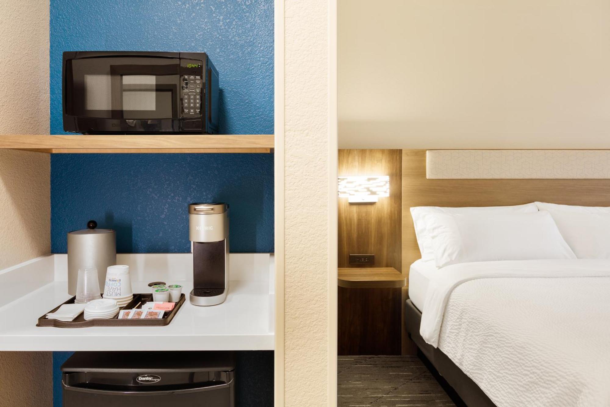 Holiday Inn Express Hotel & Suites Sanford By Ihg Bagian luar foto