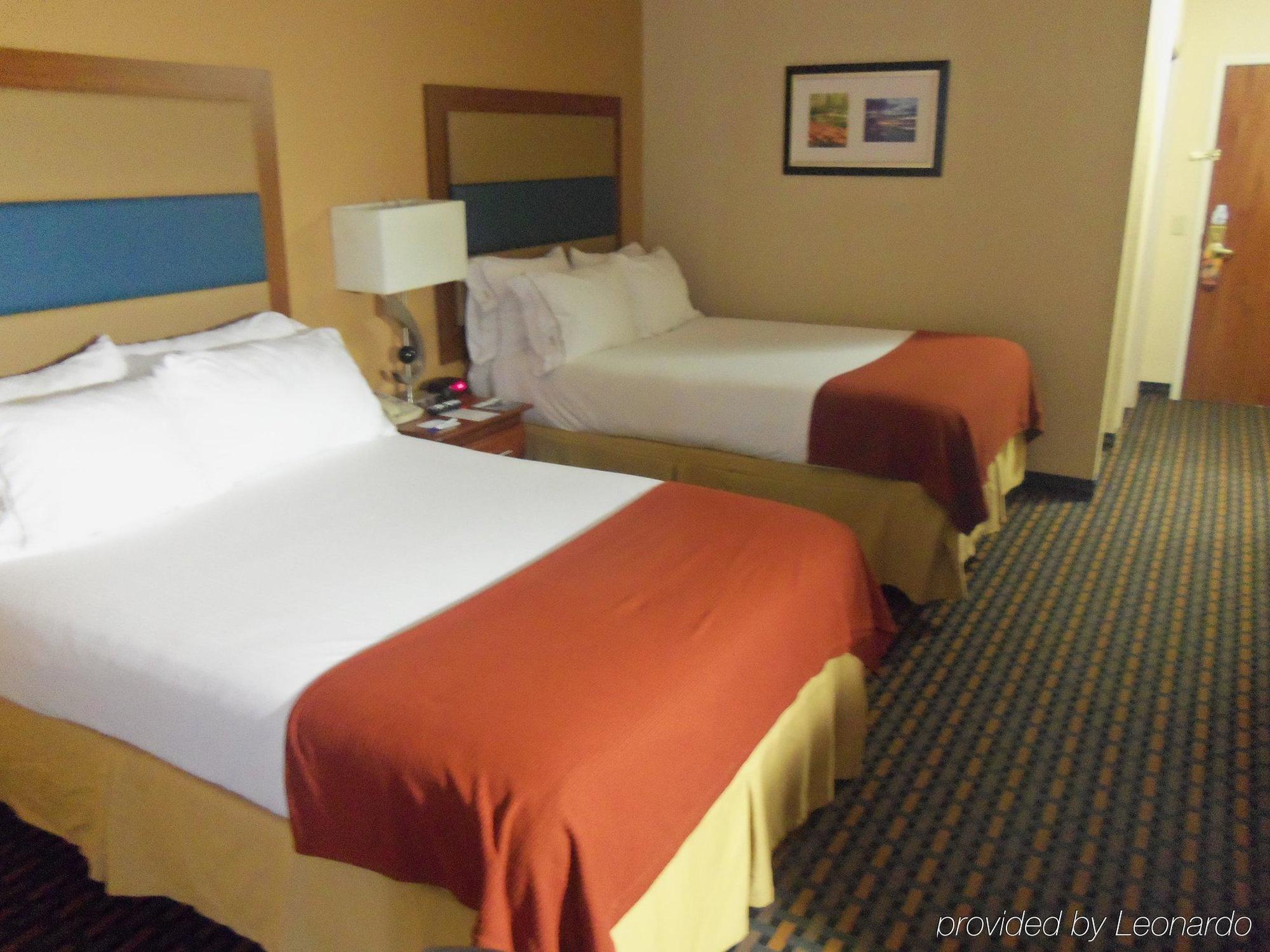 Holiday Inn Express Hotel & Suites Sanford By Ihg Bagian luar foto