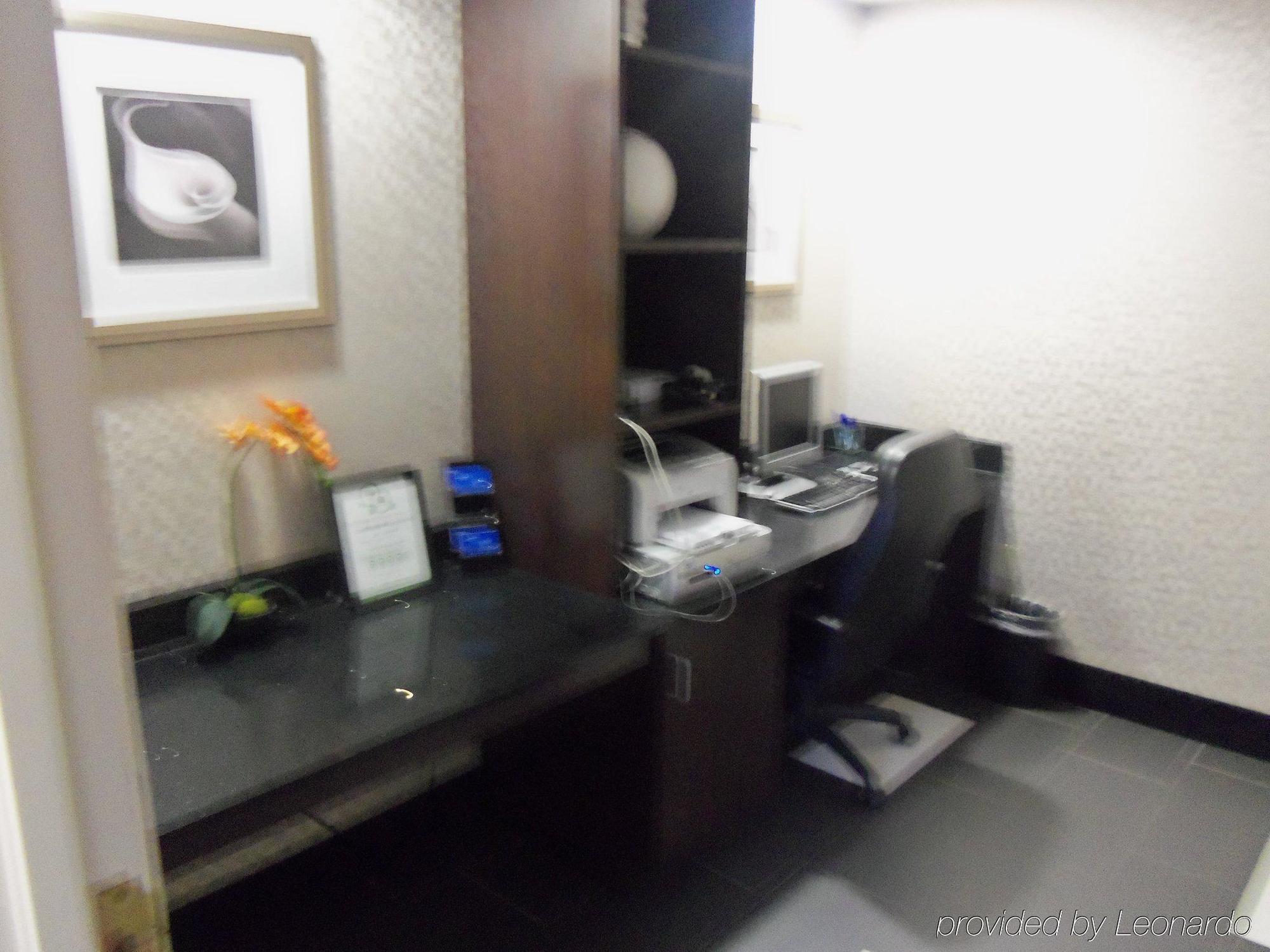 Holiday Inn Express Hotel & Suites Sanford By Ihg Bagian luar foto