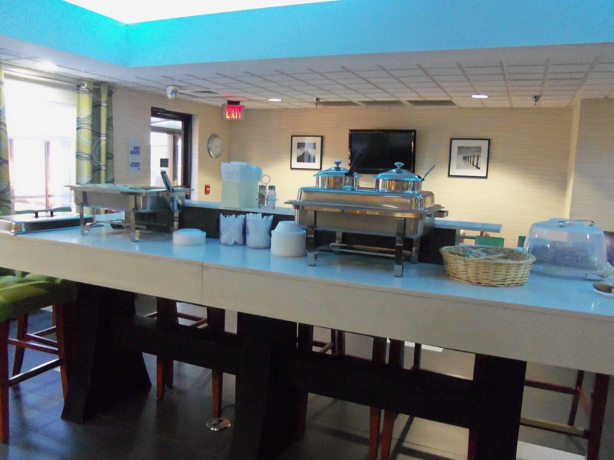 Holiday Inn Express Hotel & Suites Sanford By Ihg Bagian luar foto