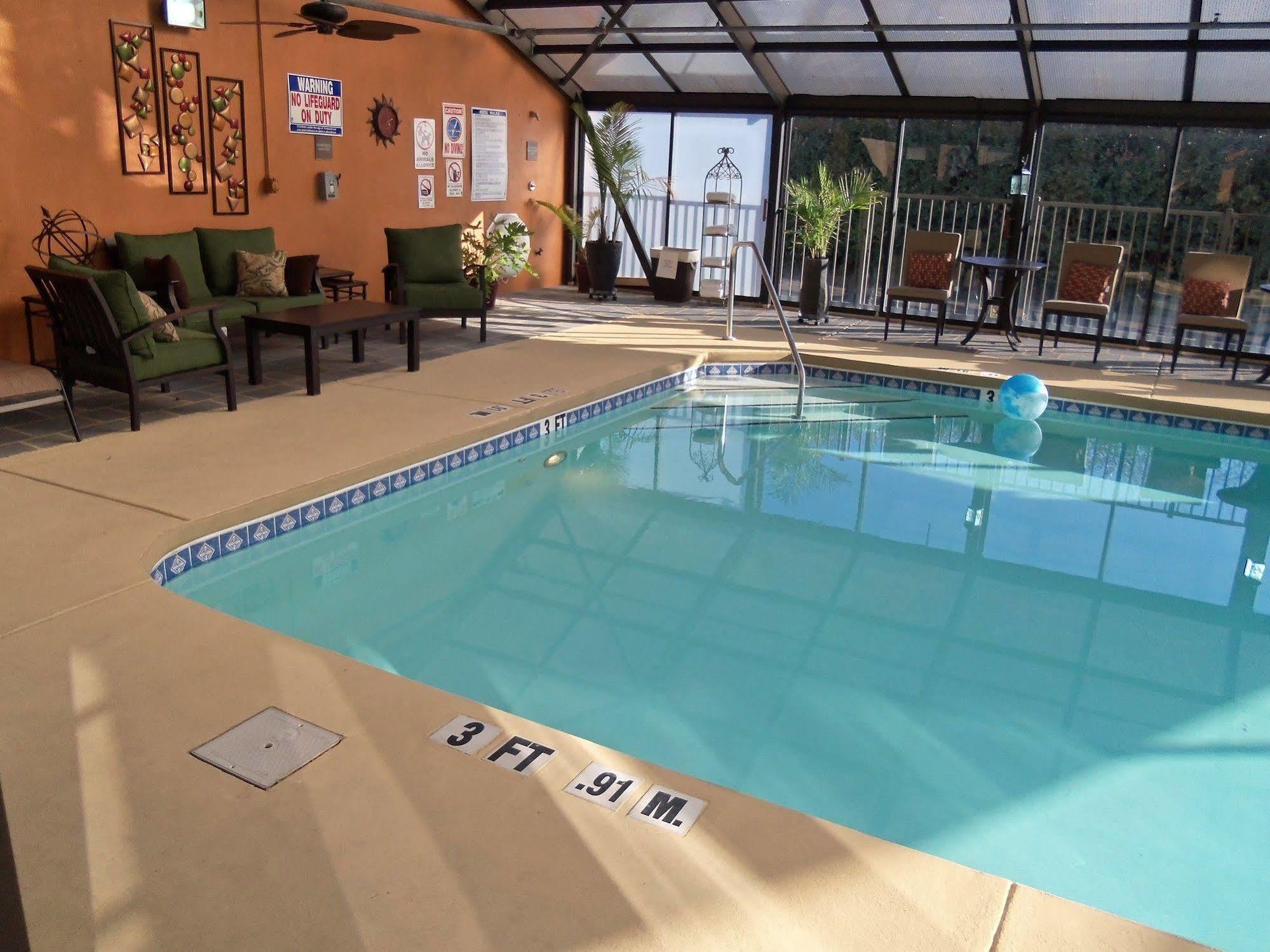 Holiday Inn Express Hotel & Suites Sanford By Ihg Bagian luar foto