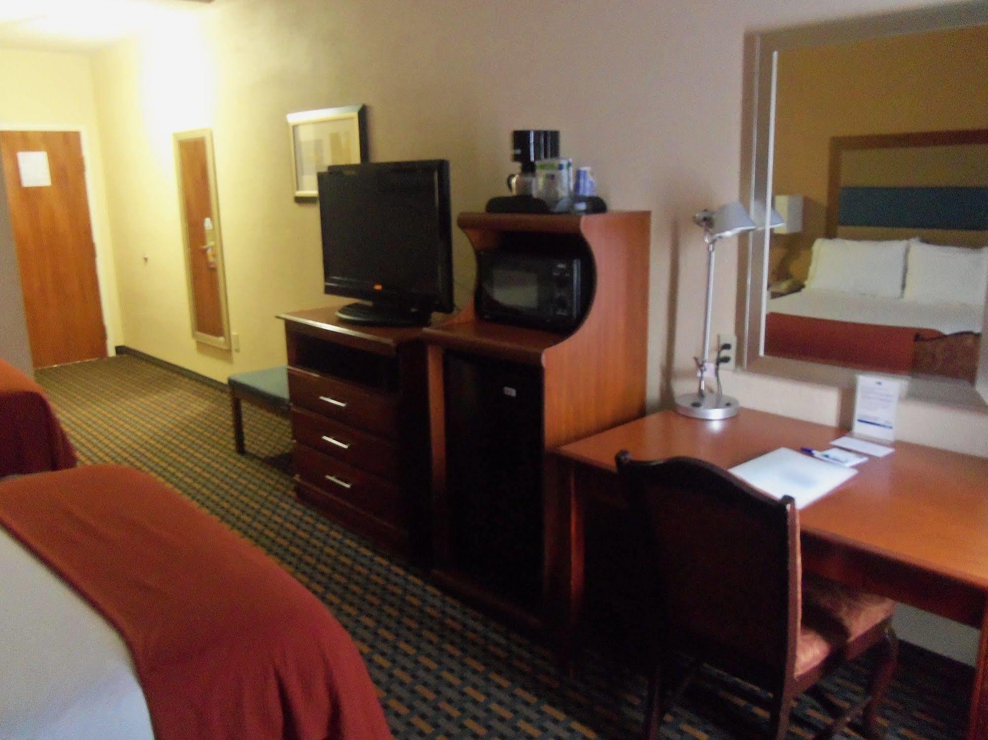Holiday Inn Express Hotel & Suites Sanford By Ihg Bagian luar foto